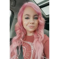 Kels (@kelssdanielle)