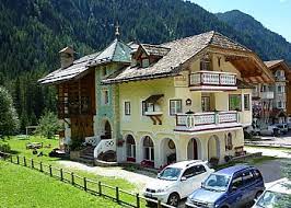 Scrivi qui la tua recensione. Ferienwohnungen Majon Sotroi Appartamenti B B Locatin Wilma Campitello Di Fassa
