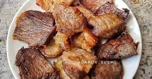 Semur ini kalau mau buat mie kuah di kasih kuah agak banyak apabila mau di keringkan kuah nya juga boleh buat teman nya nasi mau di buat pedas boleh gak pedas juga boleh Resep Rahasia Membuat Daging Goreng Rempah Agar Empuk Dan Enak