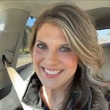 Julie Deal (@julie.bourque.946)