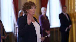 Elle est flamande et c'est la première femme transgenre à entrer dans un gouvernement européen.voici son histoire. Petra De Sutter Belgium S Deputy Prime Minister Is Europe S Most Senior Transgender Politician Cnn