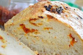 Mia nonna li ha sempre coltivati nell'orto, mi pranzava sempre a pane e pomodoro, quando ormai viveva da sola. Pane Con Pomodori Secchi In Casseruola Profumo Di Frangipani