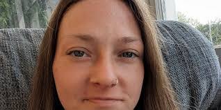 Elizabeth Curran's Instagram, Twitter & Facebook