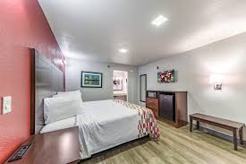 Cotton bowl and sixth floor museum are cultural highlights, and travelers looking to shop may want to visit dallas farmer's market and bishop arts district. Stay Close To Local Attractions Red Roof Inn Dallas Mesquite