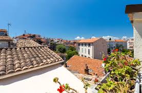 Vacation Rental In Antibes Old Town Entire House On Three Floor With Roof Terrace France Rental Vacation Antibes Maison Provencale Maison A Louer Antibes