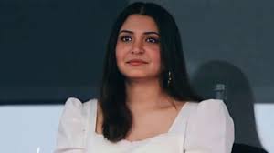 Anushka sharma in an antique heritage choker set adorned with rubies, uncut diamonds, emeralds and gemstones by sabyasachi. Mom To Be Anushka Sharma Goes From Working Out On Treadmill To Chilling With Her Dog In Last Few Days Of Pregnancy