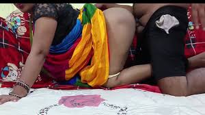 Saree wali desi randi bhabhi ki chudai doggy style me – Video