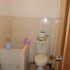Cara paling mudah mendesain kamar mandi adalah dengan bermain dengan keramik. 1