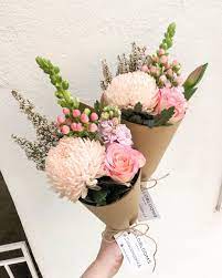 Flower Plant Delivery On Instagram Tuesday S Blooms How About Those Dyed Disbuds Deliv How To Wrap Flowers Flower Arrangements Diy Flowers Bouquet Gift