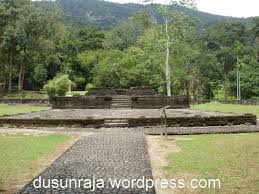 Historicalside start/end of k631 jalan lembah bujang bujang valley archeology museum: Candi Batu Pahat The Royal Orchard