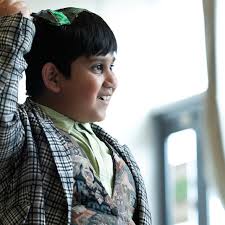 Did you know that we offer an outreach programme, bringing stories to local  schools and communities? 🤝 Our 14-week course for junior members allows  young people to develop their acting and performing