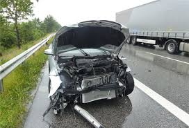 At least three of the crashes occurred recently. A27 Mercedes Nach Starkregen Unfall Schrott