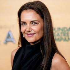 Suri Cruise, 17, is mom Katie Holmes' double for ultra rare appearance