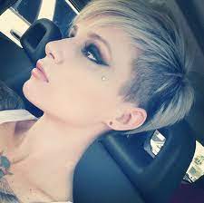 Op Zoek Naar Een Nieuw Model Voor Je Haar Bekijk Deze 15 Blonde Beeldschone Korte Kapsels En Maak Die Kappersafspraak Kap Kapsels Korte Kapsels Haarstijlen