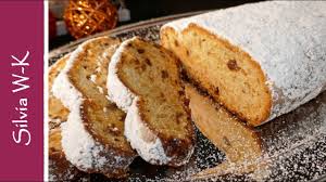 Quarkstollen Stollen Servierfahig Ohne Wartezeit Christstollen Youtube Weihnachten Kochen Christstollen Stollen Rezept
