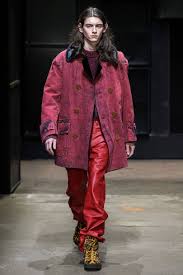 They're not meant to be worn with neon colors and baggy jackets like in the '80s. Overdyeing Acid Wash Jeans Sandy Salierno