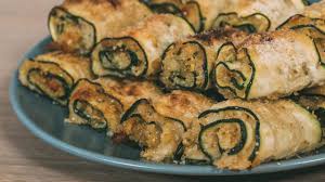 Salate e mettete in forno già caldo a 180 °c. Involtini Di Zucchine Al Forno La Ricetta Per Rotolini Dorati E Filanti