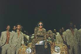 Beyoncé wears a dress by swedish designer selam fessahaye. 10 Schwarze Designer Innen Von Beyonce S Black Is King Die Ihr Kennen Solltet Rosamag