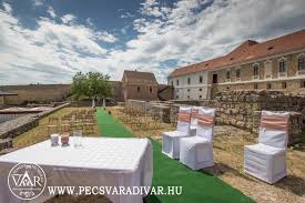 Innen rálátni a mecsek legmagasabb pontjára a zengőre; Pecsvaradi Var