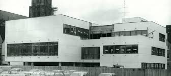 Schiefes haus in the winter. Ulm Das Einstein Haus Wird 50 Moderneregional