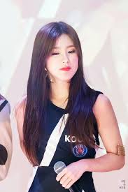 Miyeon Gidle Idle Kpop Kpop Girl Groups Kpop Girls Girl With Hat