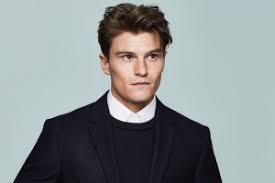 Medium haircuts for men that have been among the latest and created by professional barbers who are constantly engaged in delivering innovative hair styles for men that could catch the eye of others. The Best Medium Length Hairstyles For Men 2021 Fashionbeans