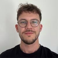 60+ profilů „Danny“