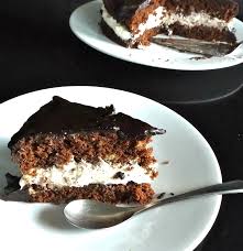 Το μασκαρπόνε (mascarpone στα ιταλικά) είναι ένα ιταλικό τυρί φτιαγμένο από κρέμα, η οποία έχει πήξει με την προσθήκη συγκεκριμένων όξινων ουσιών όπως χυμός λεμονιού, ξύδι, κιτρικό οξύ ή οξικό οξύ. Toyrta Sokolata Me Krema Maskarpone Gia 8eiko Finale Pandespani