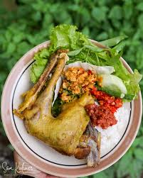 Bahkan di yogyakarta, harga ayam di peternak menyentuh level terendah yaitu rp 7.000 per kg. Warung Ayam Goreng Mak Yar Rekomendasi Ayam Goreng Mantab Di Kota Ngawi