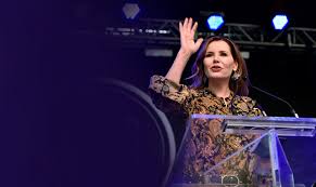 Geena davis is an american actress, advocate, fashion model, writer, film producer, and archer. Geena Davis Leading The Fight For Gender Parity In Hollywood Bostonia Boston University