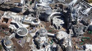 Disney will officially open star wars land at it's theme parks around the world in 2019, and this is what we can expect. Aerial Photos Show Disney S Star Wars Galaxy S Edge People Com