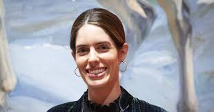 Blusa blanca y pantalones de pana: Sofía Palazuelo, con el look de básicos  más elegante al salir del hospital