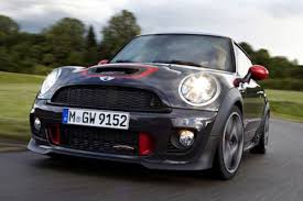The mini john cooper works models always punch above their weight, but when the light turns green and you harness the whopping 301 horsepower at your disposal in the jcw clubman and jcw countryman, you will. Mini John Cooper Works Gp 2013 Ein Renngeschoss Fur Die Strasse Speed Heads