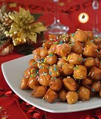 Struffoli can be found throughout southern italy, with many names and varieties, including cicerata struffoli consist of dough balls that are fried until crispy, drenched in honey, and decorated with. Tardiddi Calabresi Al Miele Golosissimi E Facili Da Preparare Food Foodblogger Foodphotography Natale Calabria Sicilian Recipes Struffoli Recipe Food