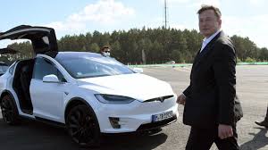 Elon Musk planea recortar más del 10% de la plantilla global de Tesla por  la "duplicación de roles y funciones laborales"