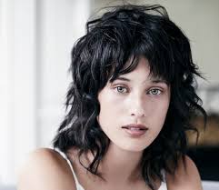 A rendere i capelli neri una delle tendenze . Tagli Medi Capelli 2019 Tutti I Nuovi Tagli Primavera Estate Foto