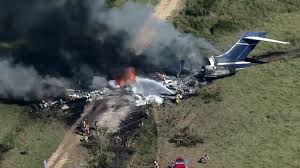All passengers survive after Texas plane crashes into field