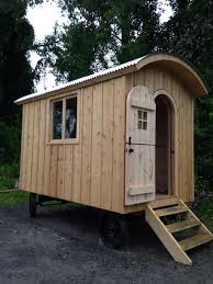 Love The Curvature Of The Roof And Rounded Door Mikrohaus Design Bauwagen Schaferwagen