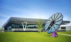 Solaranlage In Blumenform Dreht Sich Nach Der Sonne Ingenieur De