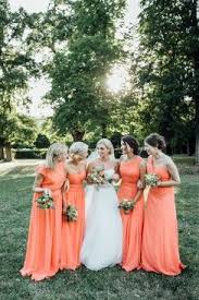 Carina Und Anton Wiener Traumhochzeit In Peach Hochzeitswahn Sei Inspiriert Orange Brautjungfernkleider Brautjungfern Hochzeit