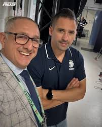 Pleky❤ Notre collègue Luc Gelinas a fait une belle rencontre au Championnat  mondial!🥰 (via Luc Gelinas/FB)