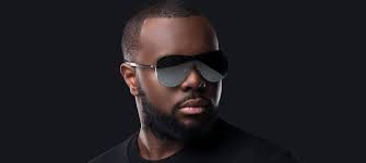 Son père djanana djuna est le chanteur de la troupe viva. Maitre Gims Se Devoile Sans Lunettes De Soleil Sur Instagram Photo Mce Tv