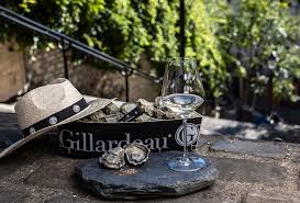 Découvrez la préparation de la recette huîtres de chez gillardeau, granité d'échalote au vinaigre, d'autres en chantilly : Les Authentiques Huitres Gillardeau Maison Gillardeau