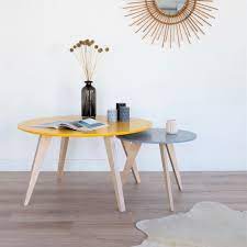tables gigognes au style scandinave de couleur jaune moutarde et gris souris design et tres pratique ces de table basse table basse gigogne table basse salon