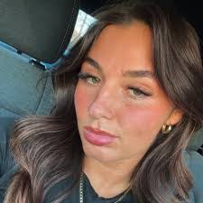 Amanda Trunzo's Instagram, Twitter & Facebook