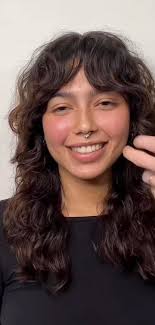 Hi, I'm looking for a mobile hairdresser that can come to my house in  Hastings. I'd like a wolf/ shag haircut something like in these photos. If  anyone could reach out that