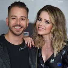 Sandy abriu suas participações nos concertos em comemoração aos 30 anos de  carreira do tenor Andrea Bocelli, com a canção “Amor não testado”. Fique  aqui com um pouco da apresentação da Sandy.