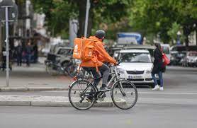 Verkauft ein unternehmer an einen privaten eine ware mit digitalen elementen (z.b. Deliveroo Und Lieferando So Arbeiten Die Lieferdienst Radler