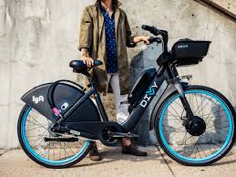 The low centre of gravity makes the bike agile and responsive to ride, and easy to lift and manoeuvre around town and at home. Divvy E Bikes Are Hitting Chicago S Streets This Week