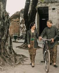 Kahiyang ayu dan bobby nasution. Prewedding Adat Jawa Foto Perkawinan Gambar Perkawinan Foto Tunangan